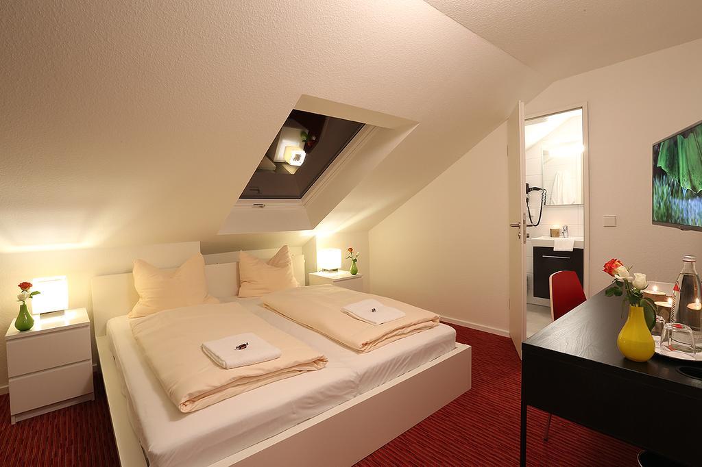 Mille Stelle Hotel Эггенштайн-Леопольдсхафен Экстерьер фото
